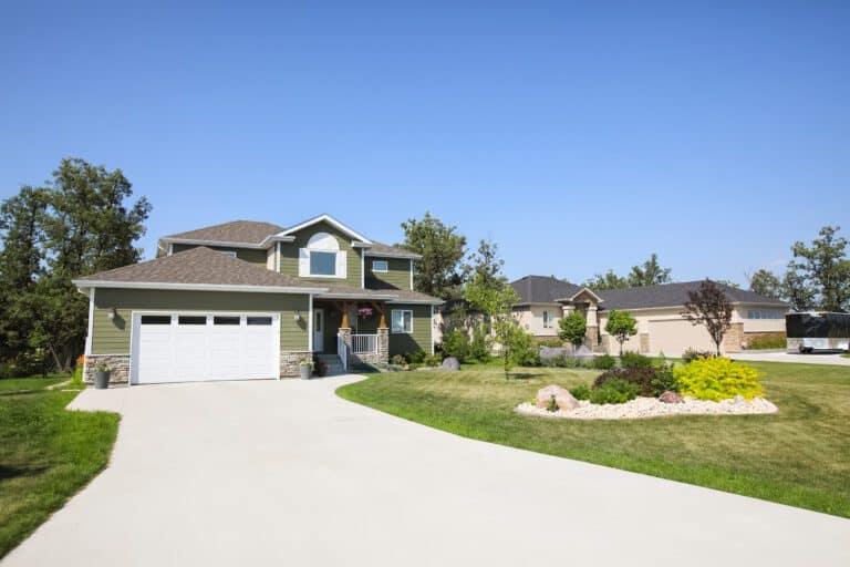 Lawn N Order professional lawn care and landscaping services for beautiful, well-maintained lawns in Ontario, Canada. Expert garden and yard maintenance for pristine, lush green lawns.